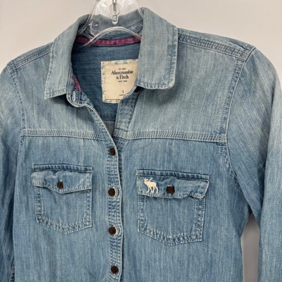 Abercrombie & Fitch Denim Long Sleeve Button Light Wash Embroidered Logo Size S - Picture 2 of 5